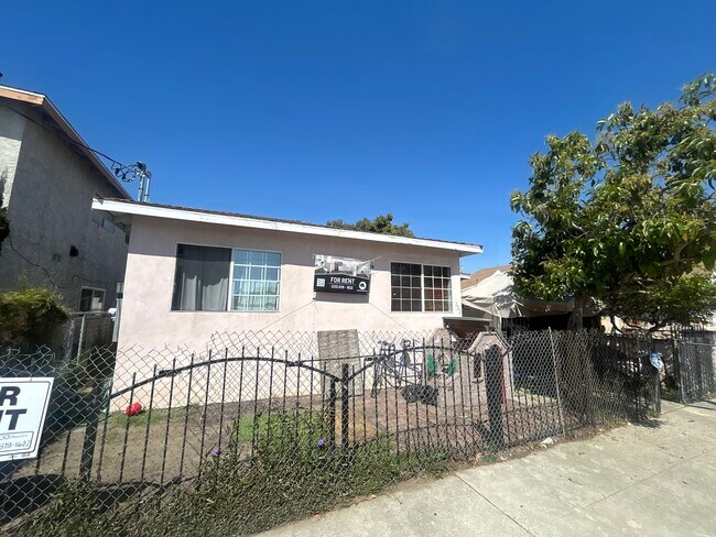 Foto del edificio - 327 W D St