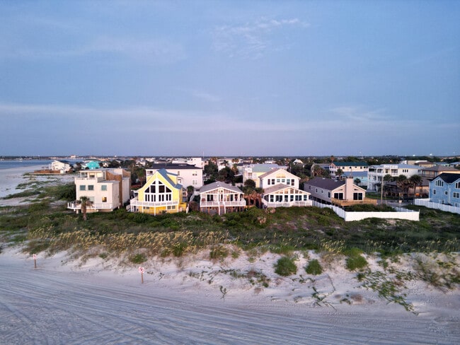 The perfect beach community - 11 Zamora St