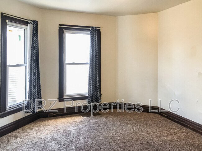 Foto del edificio - 1012 Bridge St NW