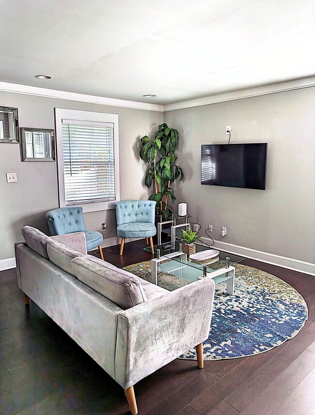 Building Photo - Stylish & Convenient Atlanta Room: All-Inclusive Living!