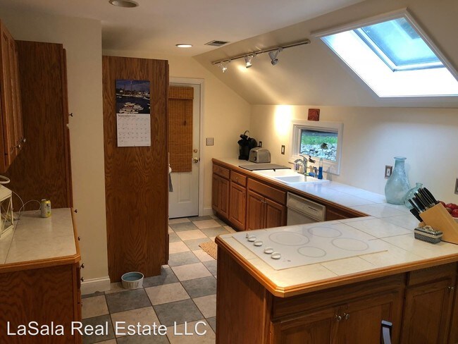 Building Photo - 2 br, 1 bath House - 14 John Steele Road