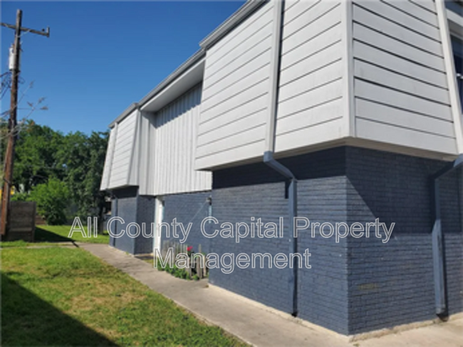 Foto del edificio - 302 Carmen Ct