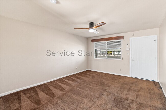 Building Photo - 1223 W Oxford Dr