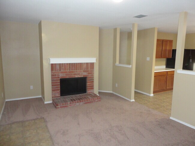 Building Photo - 811 Wild Prairie Dr