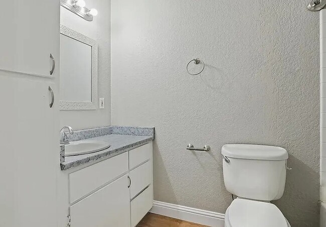 Foto del edificio - 712 McCoy Ct