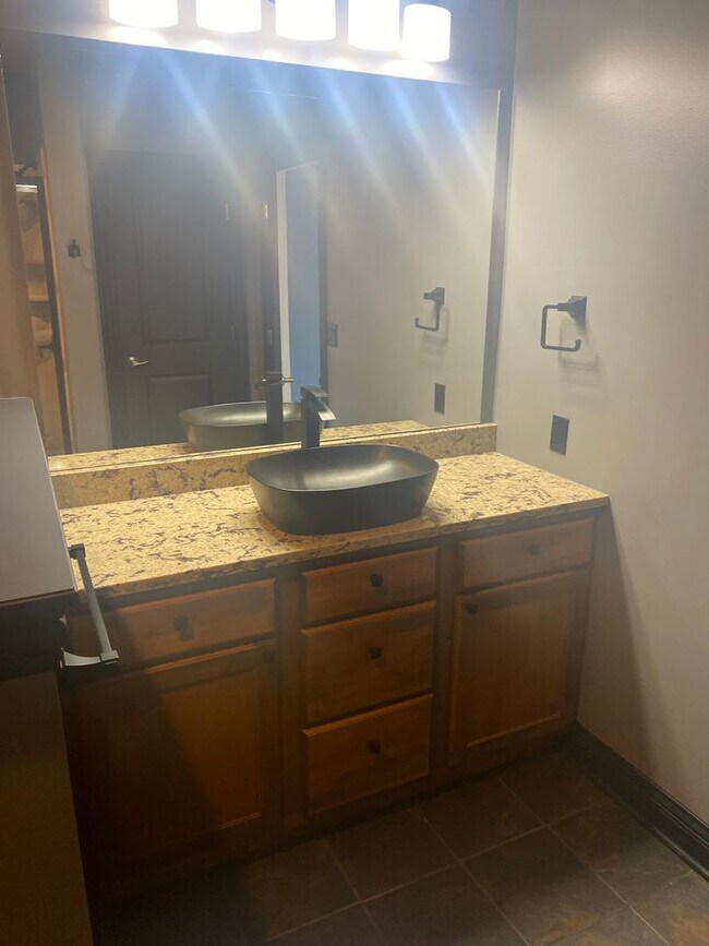 Foto del edificio - 4701 Thornbrook Ridge