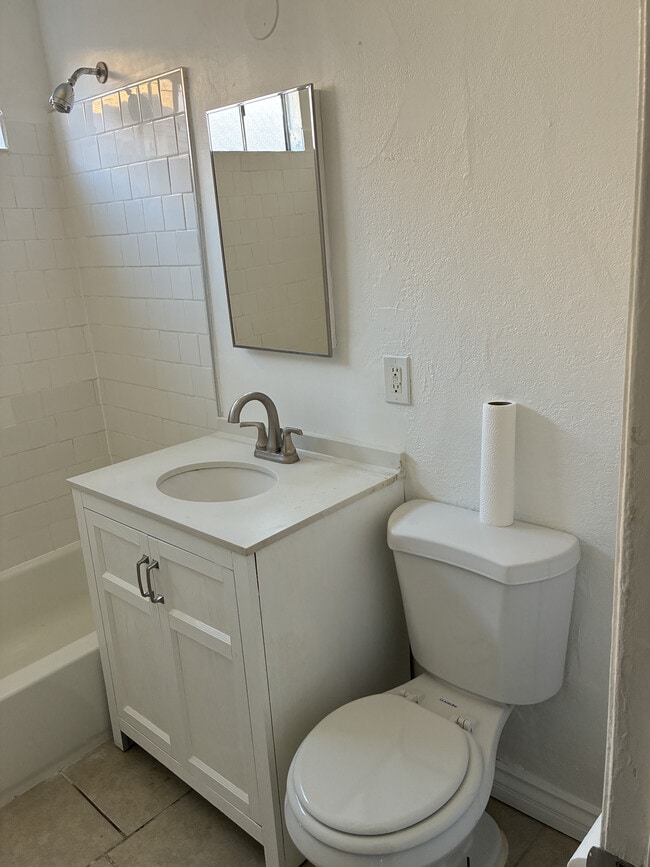 Foto del edificio - 410 E 82nd St