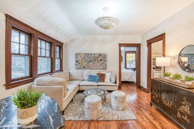 Foto del edificio - 3073 Fairmount Blvd