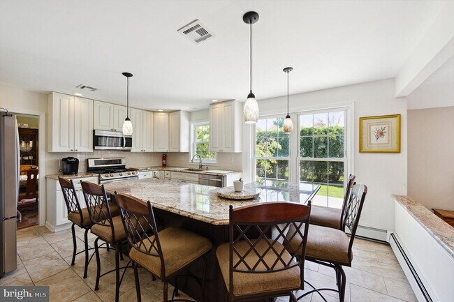 Foto del edificio - 767 Champlain Dr