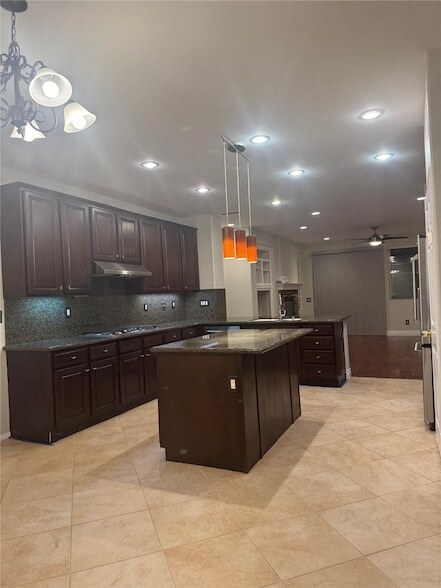 Foto del edificio - 7036 Sausalito Ave