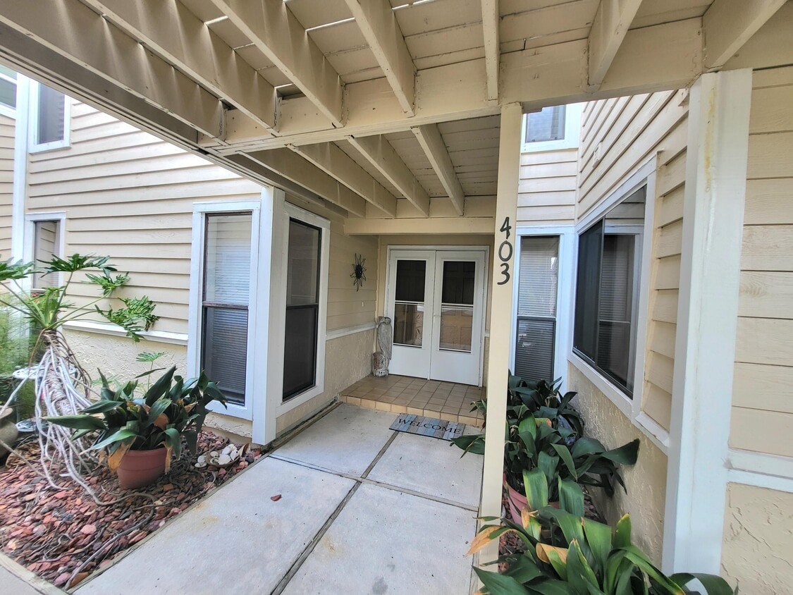 Primary Photo - 107 La Costa St