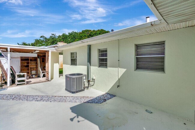 Foto del edificio - 8968 SE Pine Cone Ln