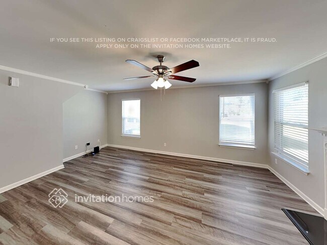 Foto del edificio - 6816 Wandering Creek Dr