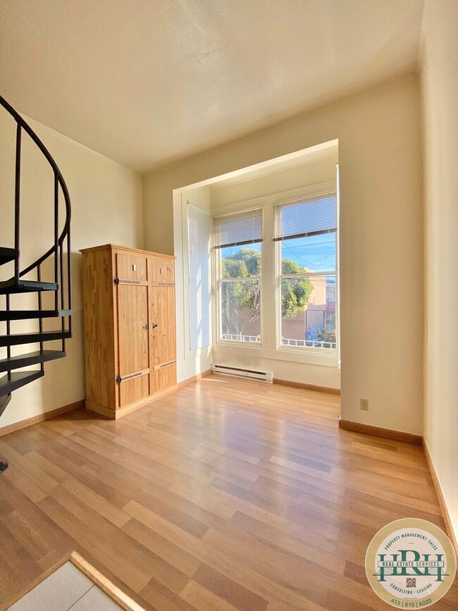Foto del edificio - 818-820 Treat Avenue
