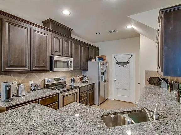 Foto del edificio - 250 Barrington Ln