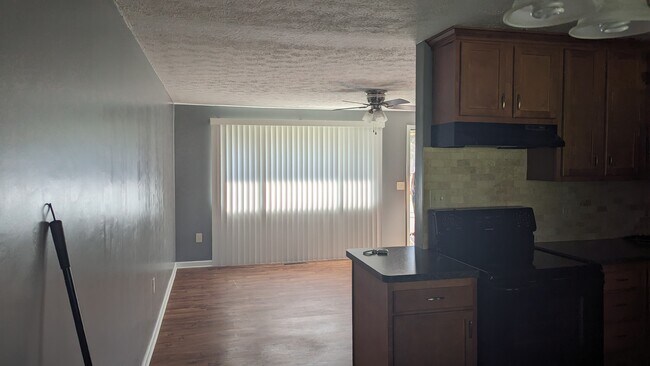 Foto del edificio - 7467 Rob St NW