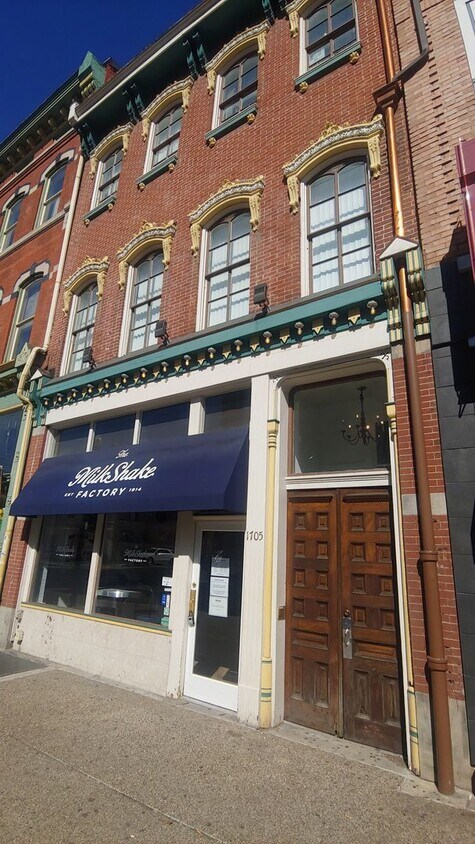 Primary Photo - 1705 E Carson St