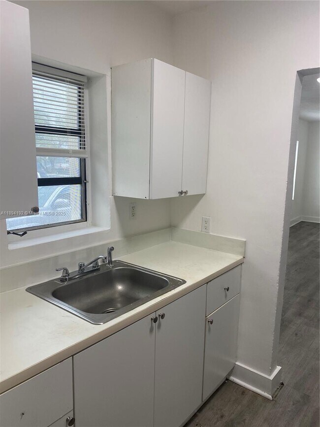 Foto del edificio - 490 NE 123rd St