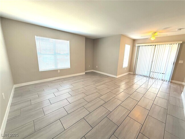 Foto del edificio - 6800 E Lake Mead Blvd