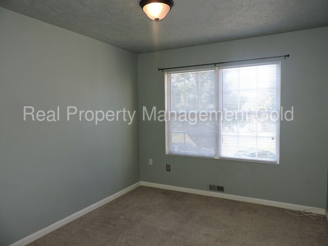 Building Photo - 46350 Columbus Dr