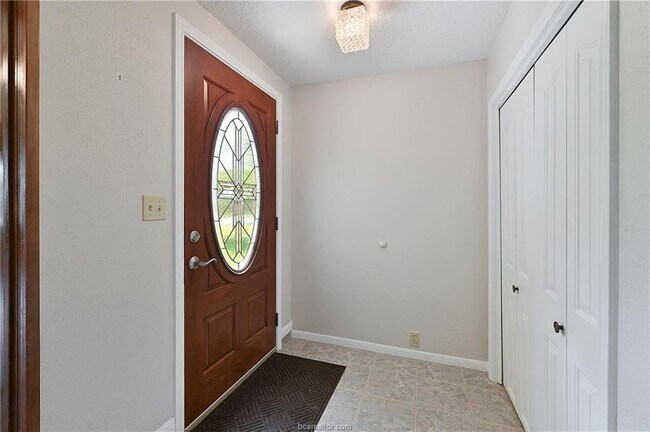 Building Photo - 2500 Southwood Dr