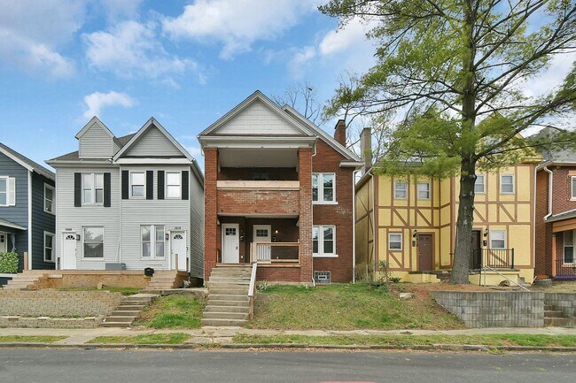 Building Photo - Oakwood Ave