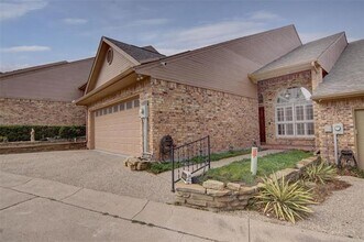 Building Photo - 2122 Clear Lake Rd