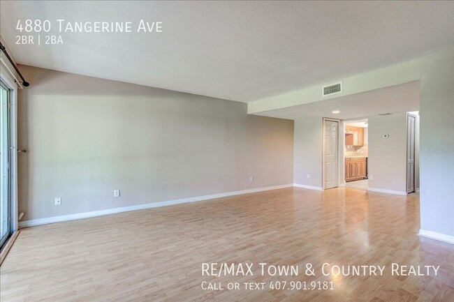 Foto del edificio - 4880 Tangerine Ave