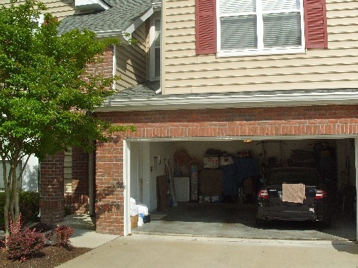 Building Photo - 3 BR/2Bath 2 car garage spacious Condo