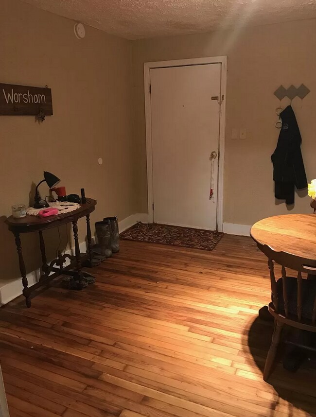 Foto del edificio - Adorable 3b/1b on Whitehall Road