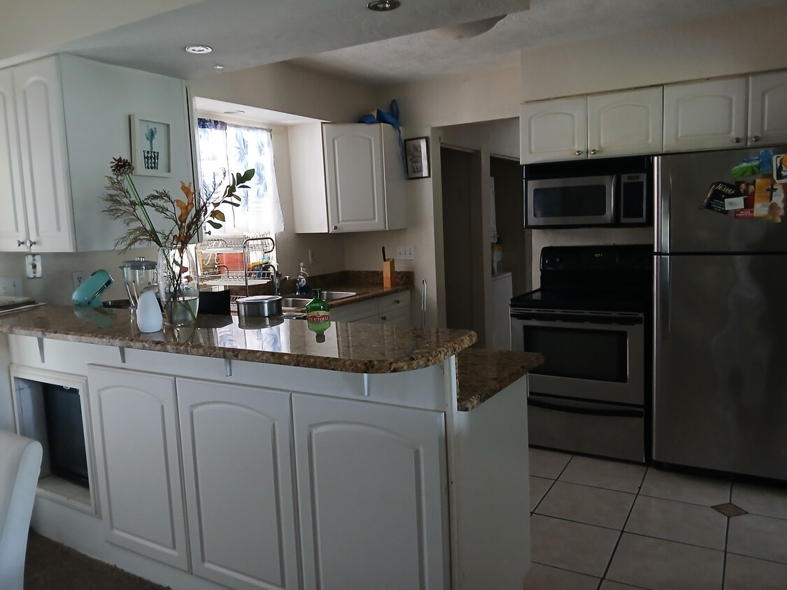 Primary Photo - 320 Tangerine St