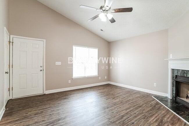 Foto del edificio - 7917 Shiny Meadow Ln