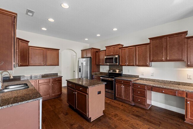 Foto del edificio - Reduced AND $500 OFF Move in Special! 5 bedroom Home
