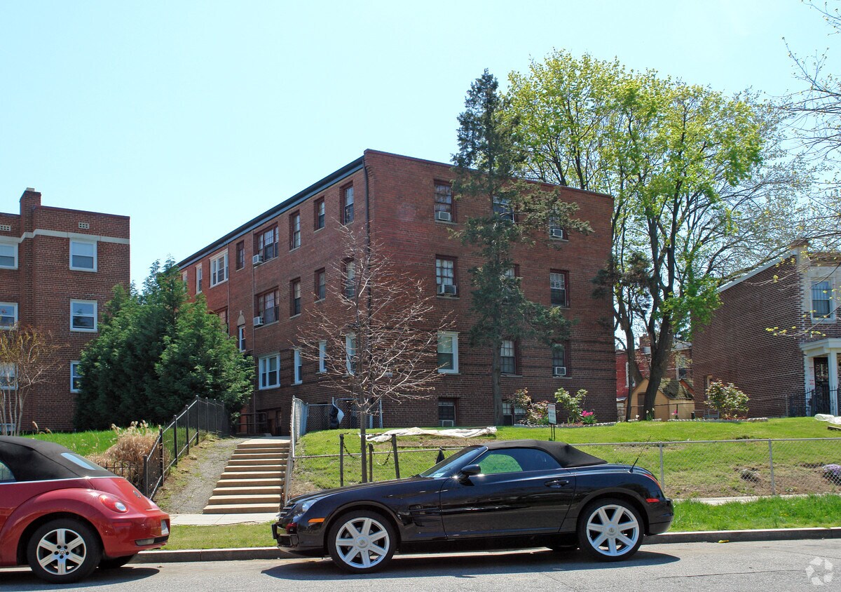 Primary Photo - 1621 Massachusetts Ave SE
