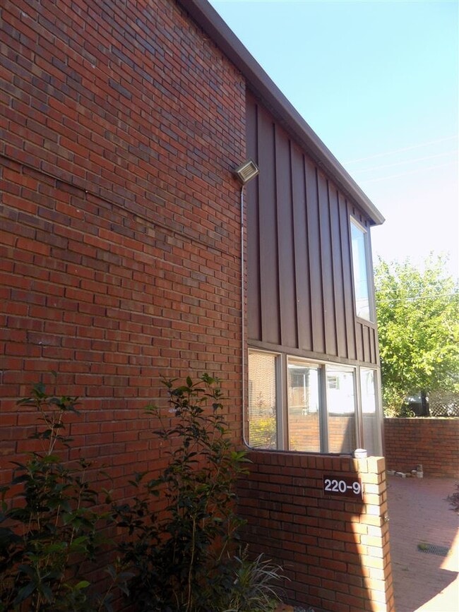 Building Photo - 220 Belmont Rd