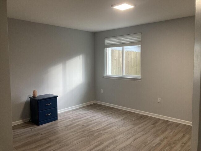 Building Photo - 719 Cypress Dr