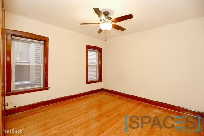 Building Photo - 3458 W Wrightwood Ave