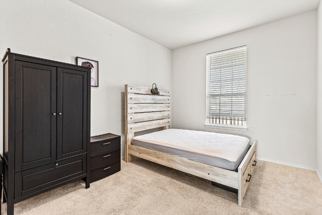 Building Photo - 10368 Braunig