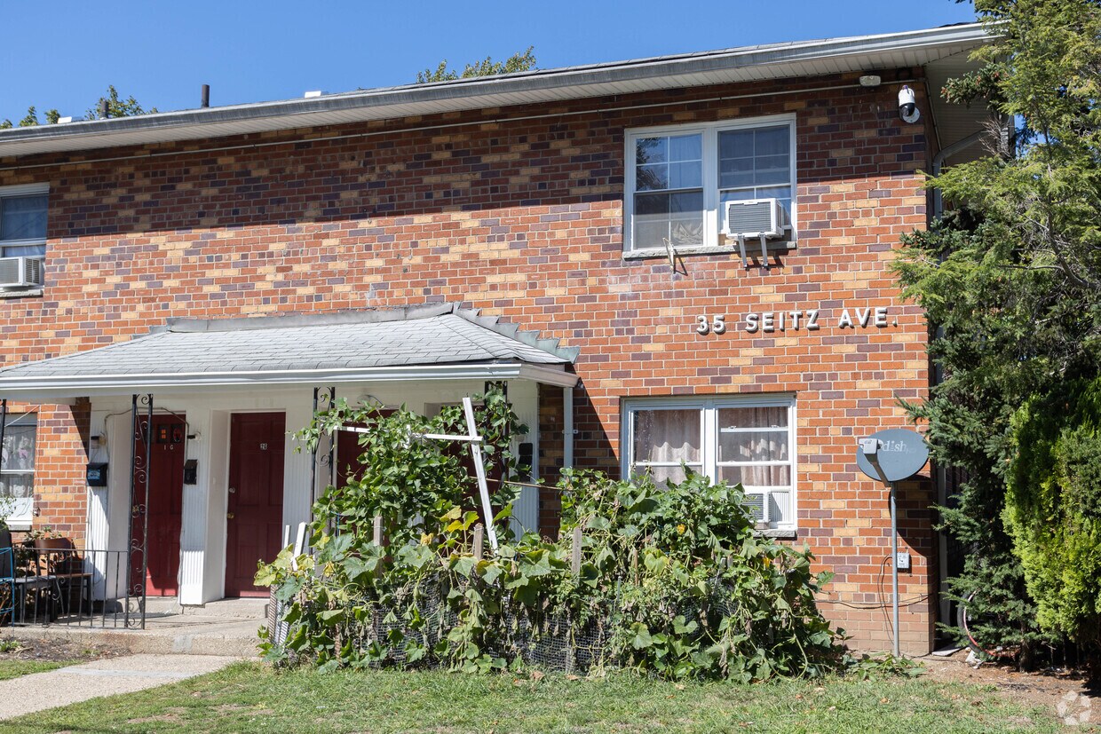 35 Seitz Ave, Hempstead, NY 11550 Apartments in Hempstead, NY