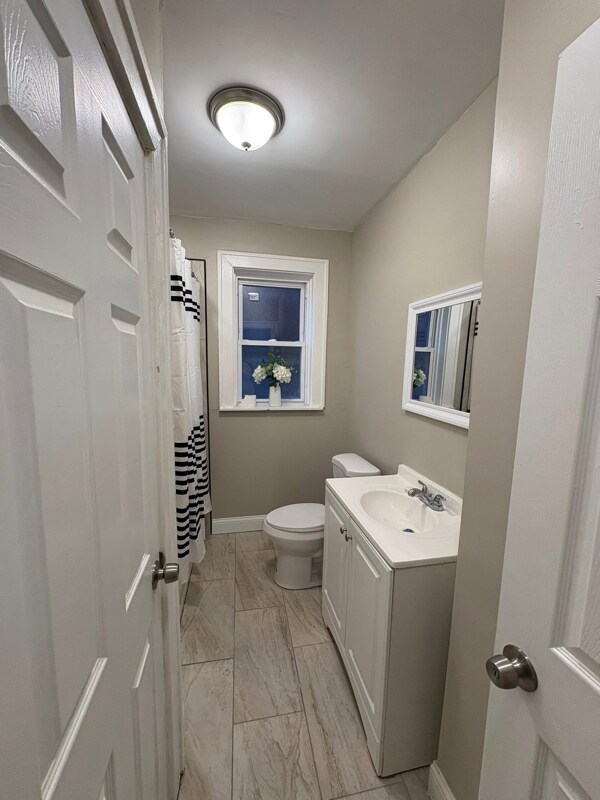 Building Photo - 1637 McLaran Ave