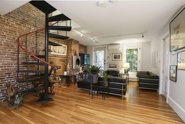Building Photo - 158 W Brookline St