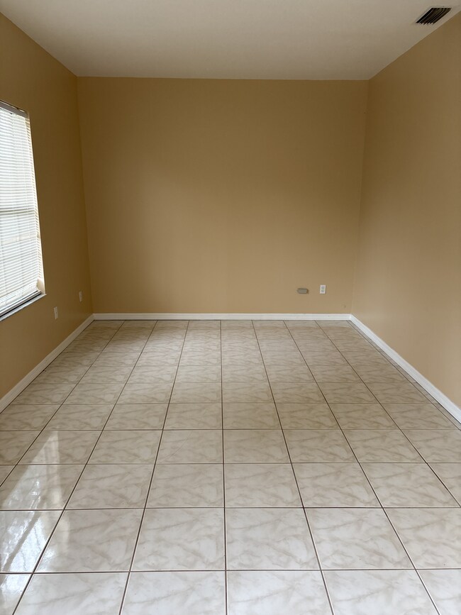 Foto del edificio - 2724 NE 24th Pl