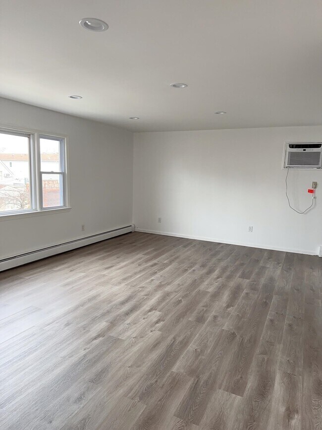 Building Photo - 20 W 41st St
