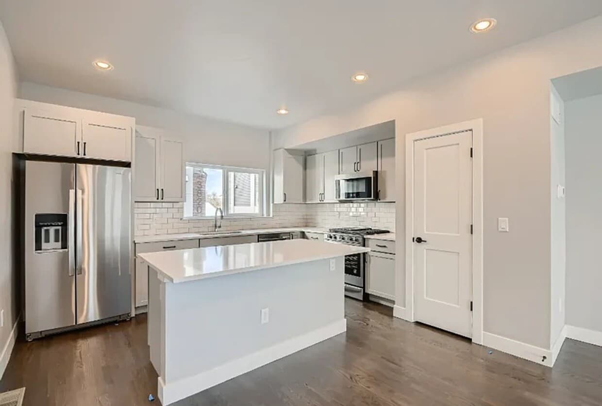 Primary Photo - Newer Build 2 Bed 2.5 Bath Townhome for Rent!