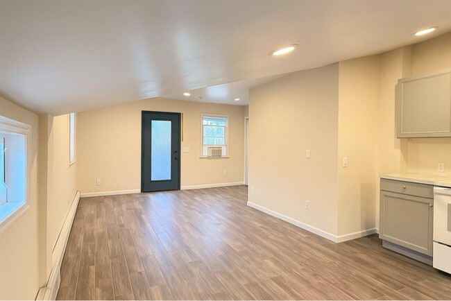 Building Photo - 11 Webster Ave