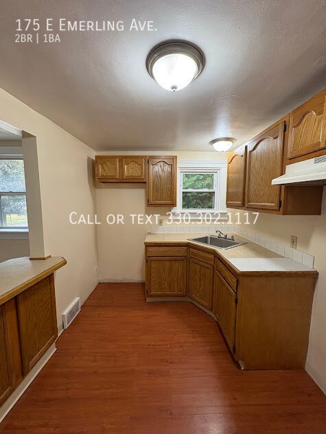 Building Photo - 175 E Emerling Ave