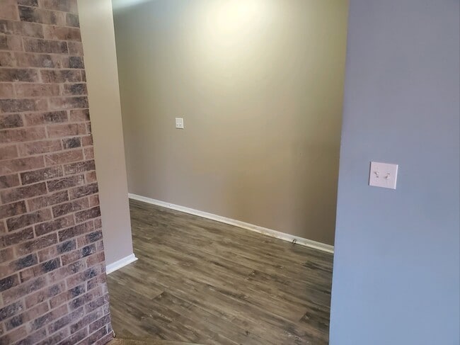 Building Photo - 340 Woodridge Cir