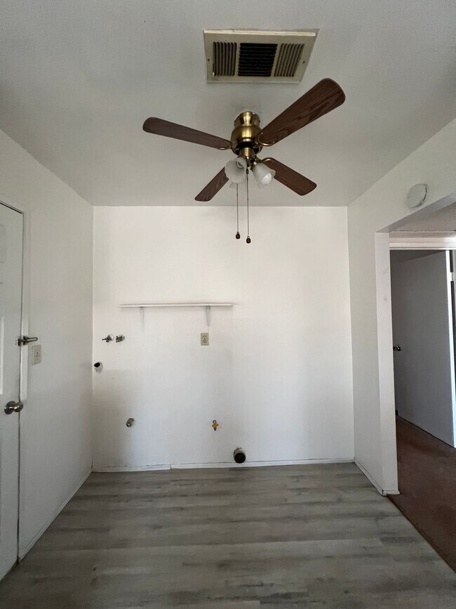 Foto del edificio - Cozy Two Bedroom One Bathroom Home in Hemet 55+ Community