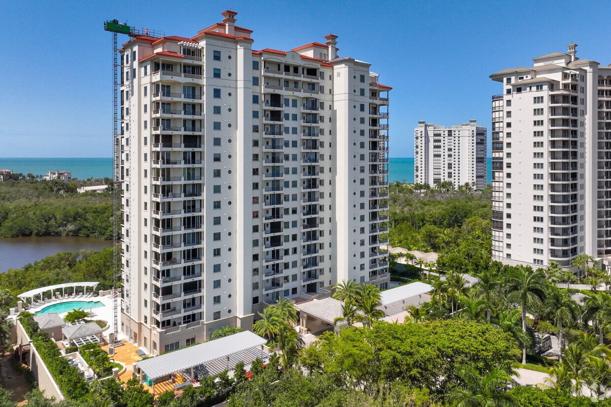 8960 Bay Colony Dr. Nápoles, FL 34108-0760 - Toscana at Bay Colony
