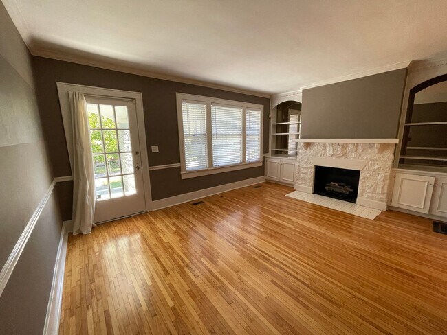 Building Photo - 2BR Cottage in Woodmont/West End